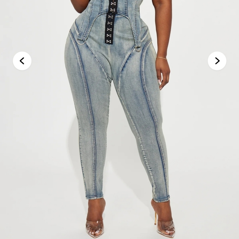 Fashion Nova Blue Jeggings with Contoured Seams